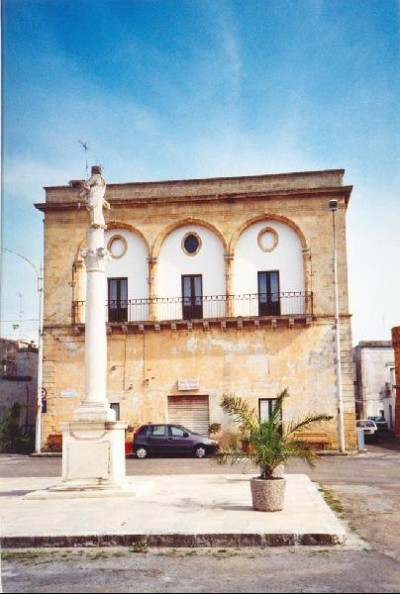 Caprarica del Capo - Uno scorcio di piazza S. Andrea.